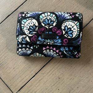 Vera Bradley wallet medium, lots of space